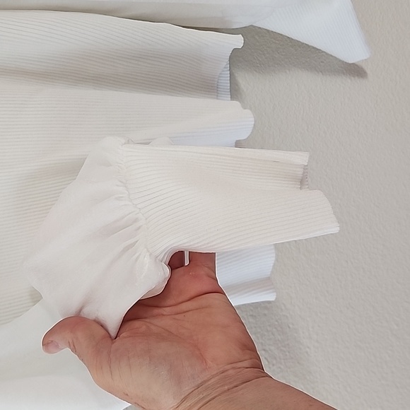 NWT Puff Sleeve Sweater - Picture 3 of 5